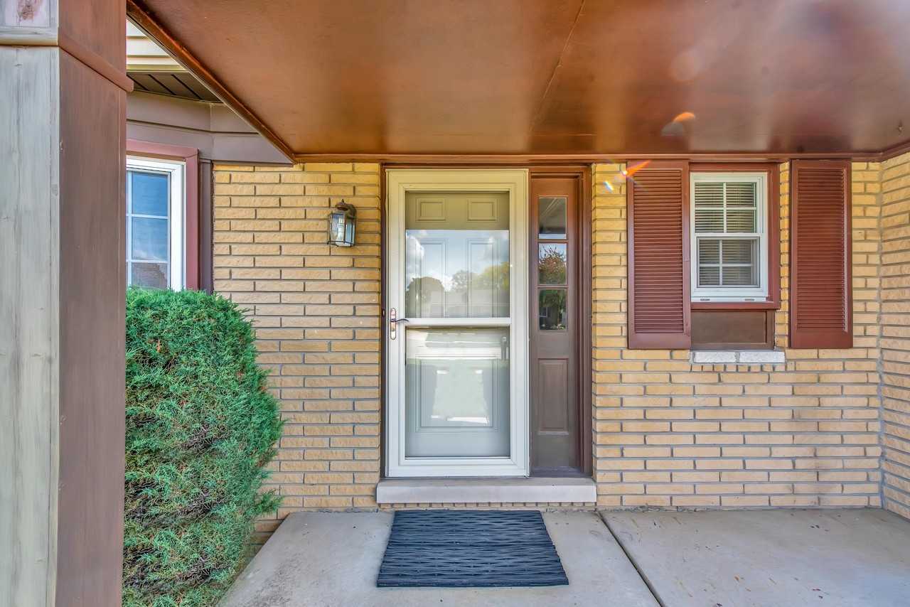 197 Kings Way - Photo 3 of 30