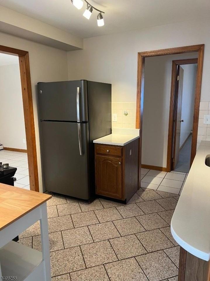 192 Market St #2 - Photo 6 of 17