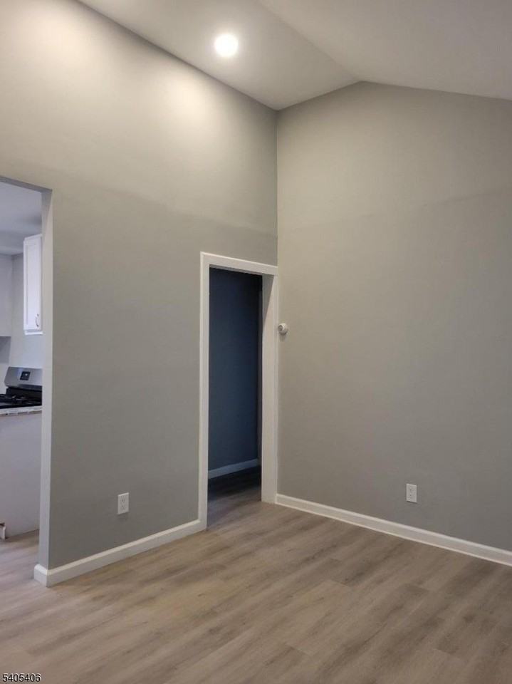 16 Beech Ct - Photo 3 of 14