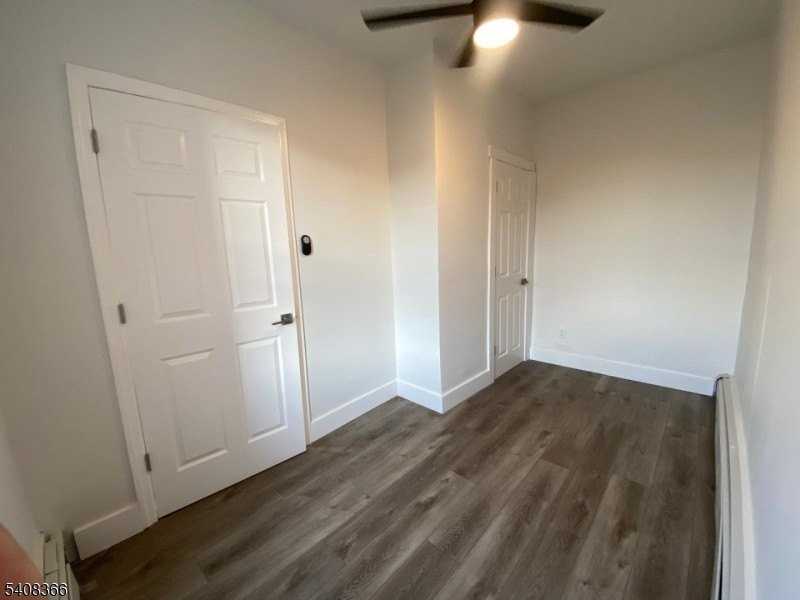 223 John St - Photo 3 of 6