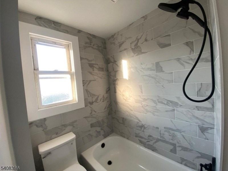 223 John St - Photo 4 of 6