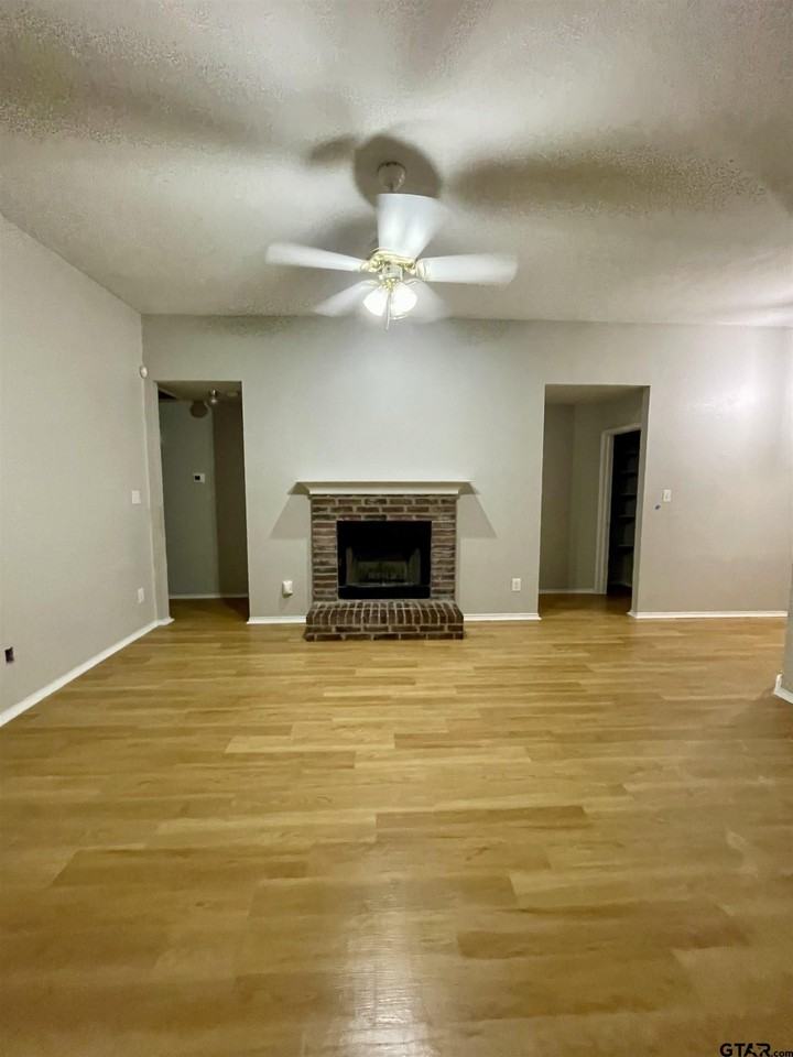 211 Ash Dr - Photo 3 of 25