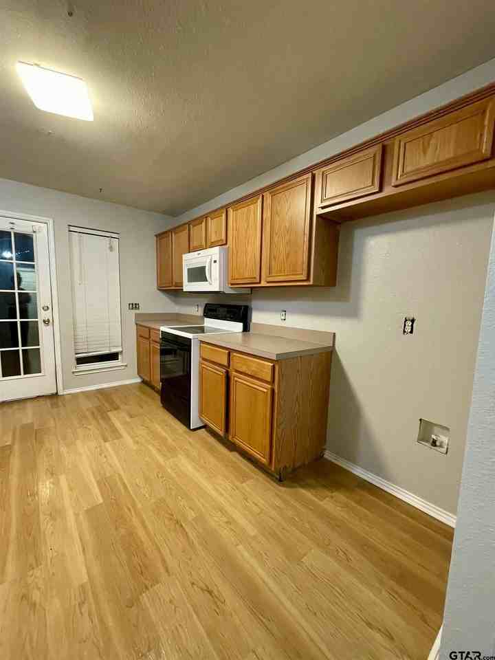 211 Ash Dr - Photo 4 of 25