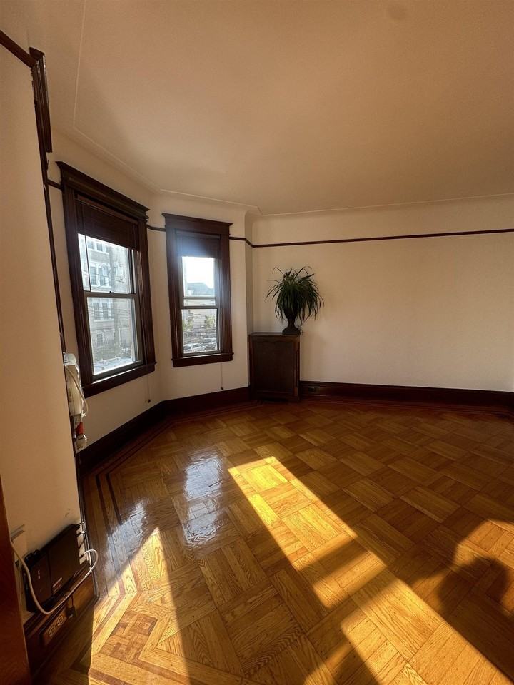 22 46th St #2 - Photo 7 of 13