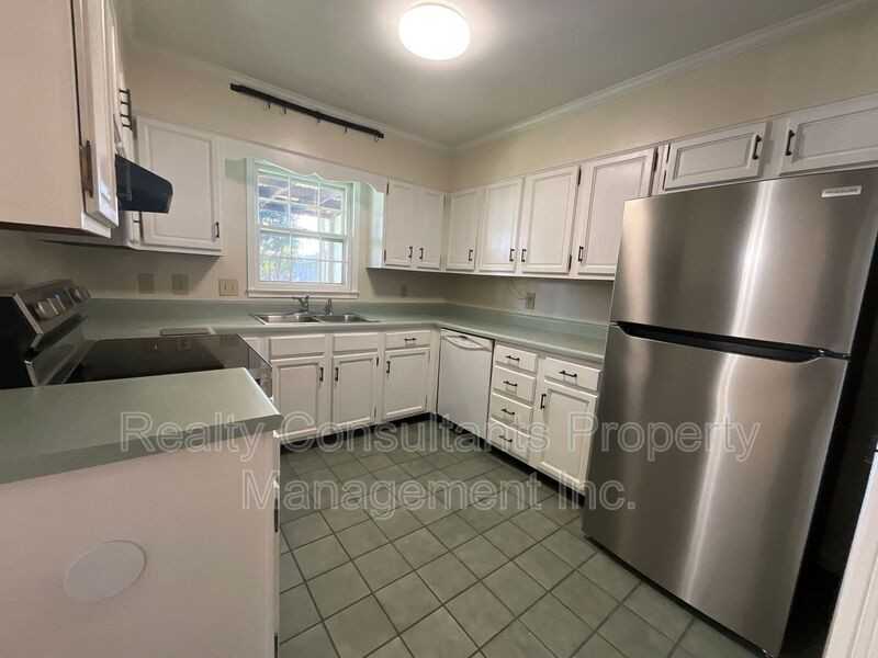 3202 - Photo 3 of 19