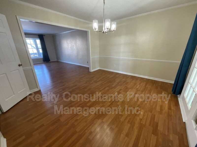 3202 - Photo 4 of 19