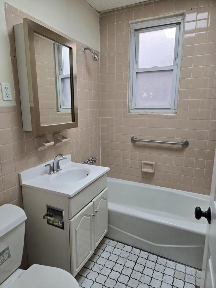436 Anderson Ave #4 - Photo 4 of 6