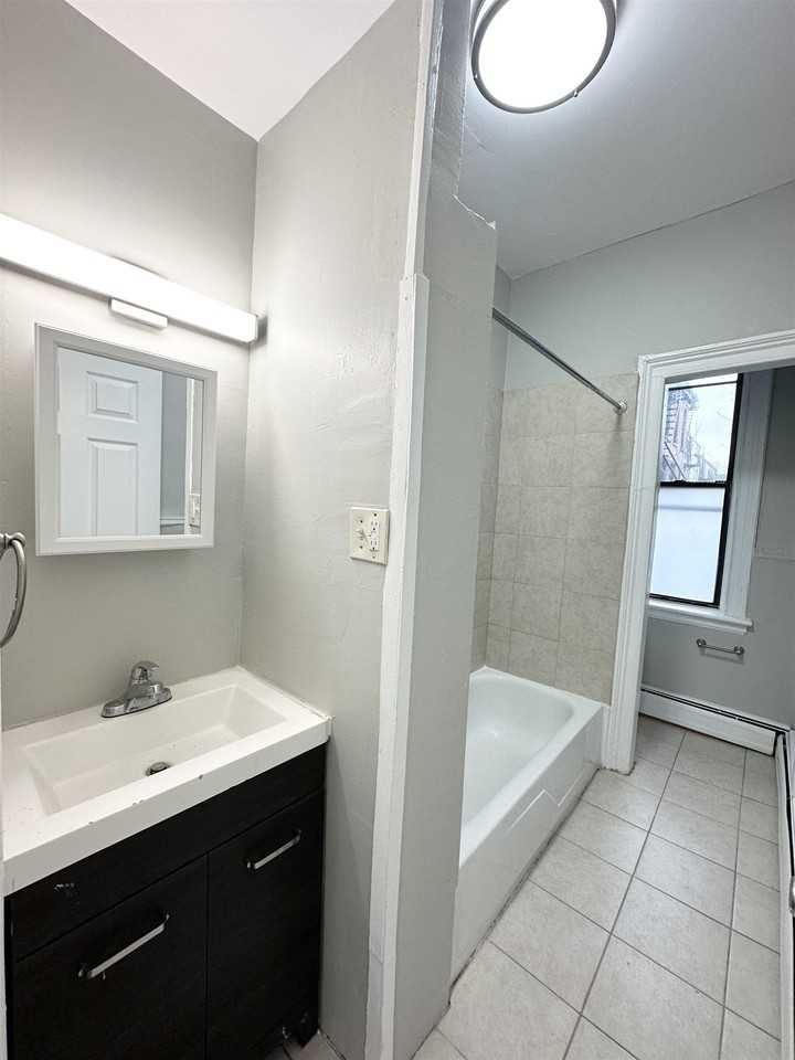 507 Jersey Ave #3 - Photo 5 of 17