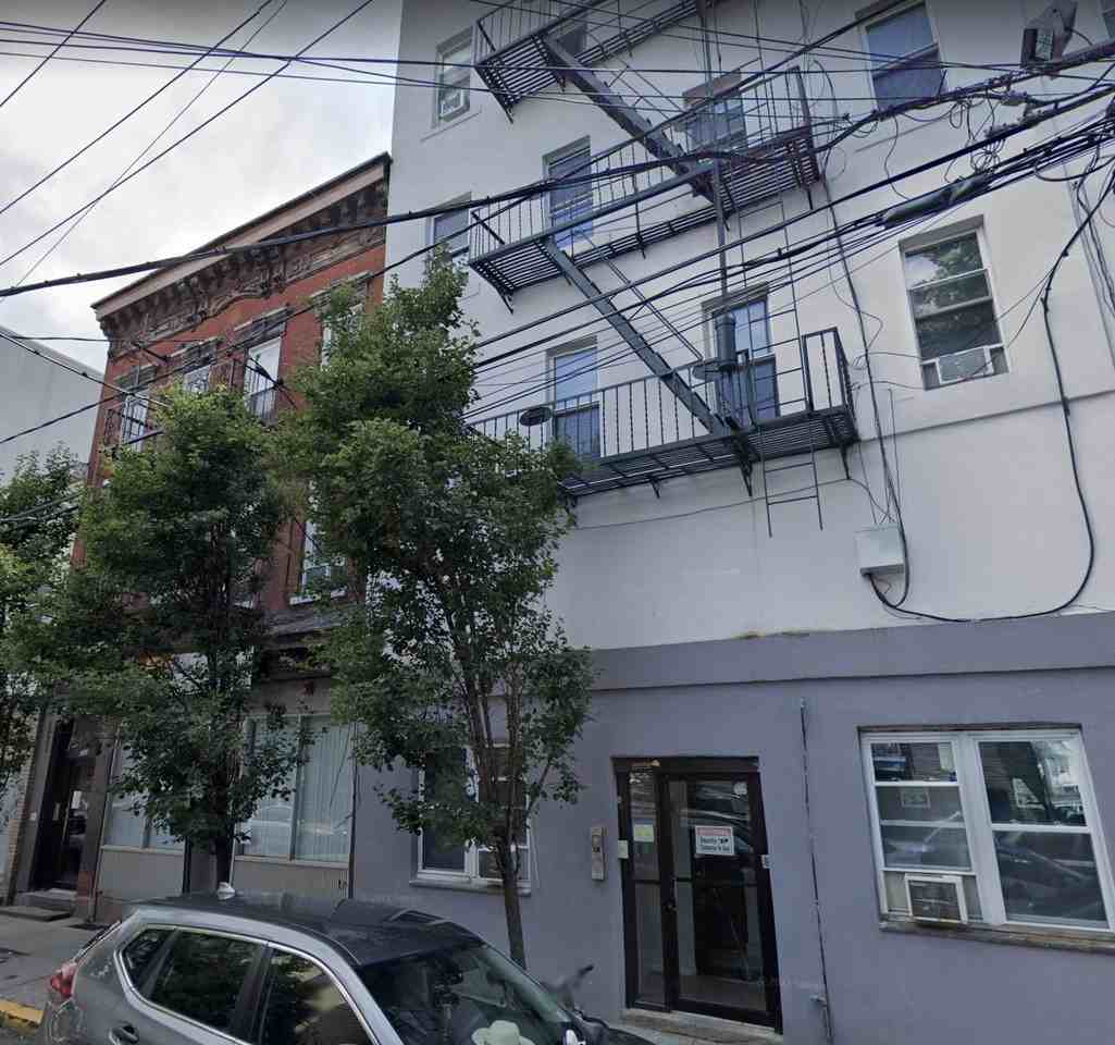 325 37th St #2 - Photo 2 of 6