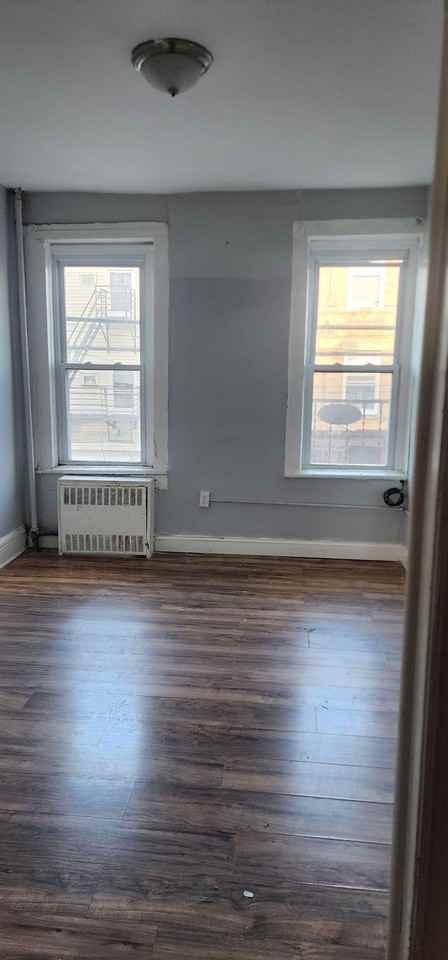 325 37th St #2 - Photo 4 of 6