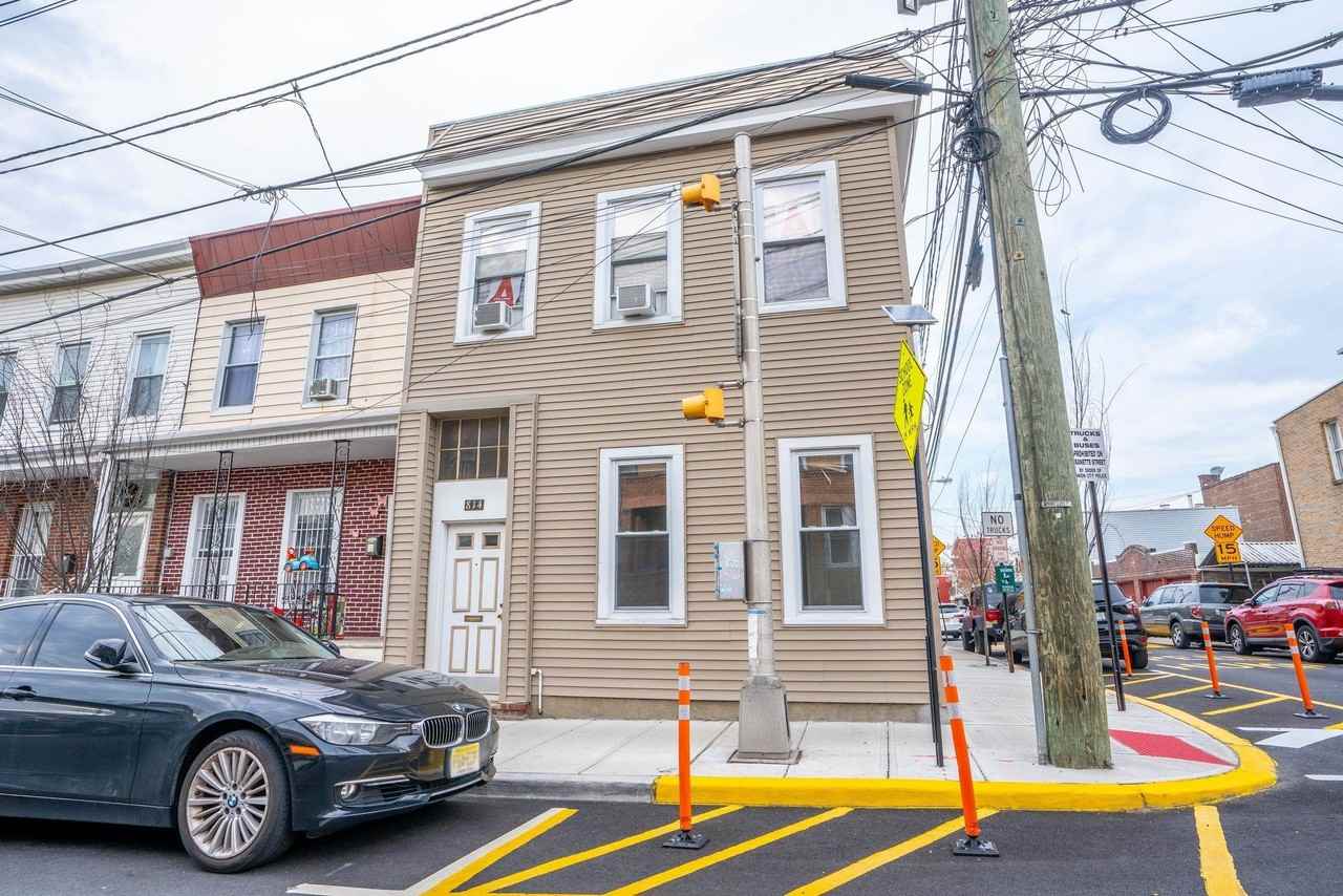 814 28th St #2 - Photo 2 of 10