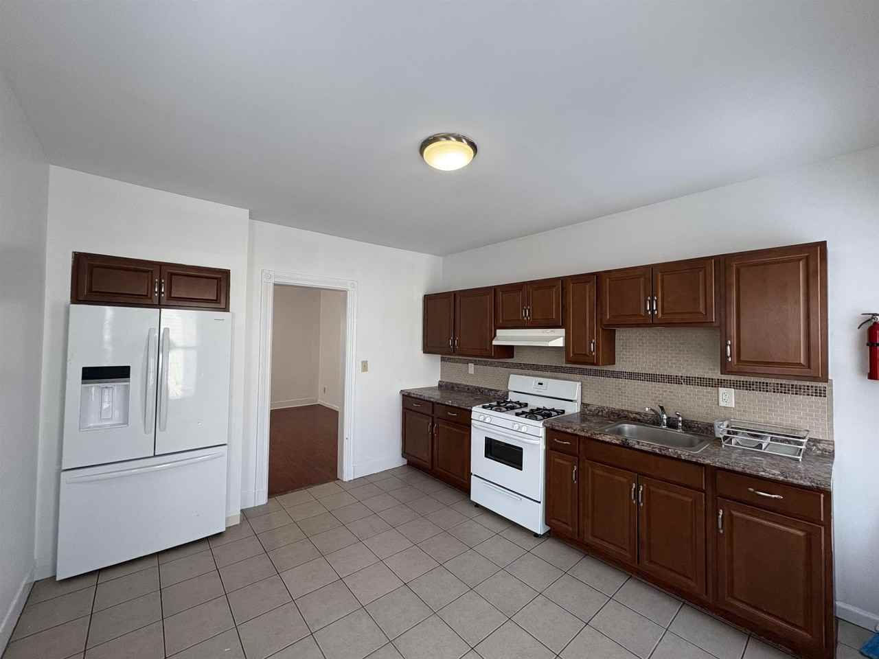 814 28th St #2 - Photo 4 of 10