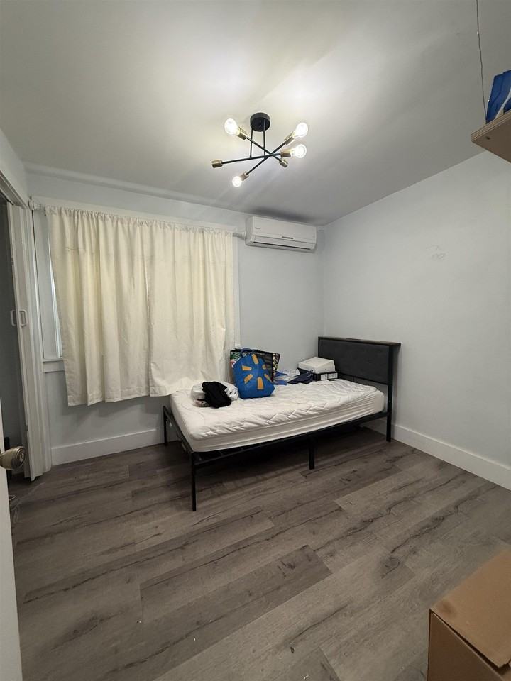 28 E 47th St #1 - Photo 3 of 6