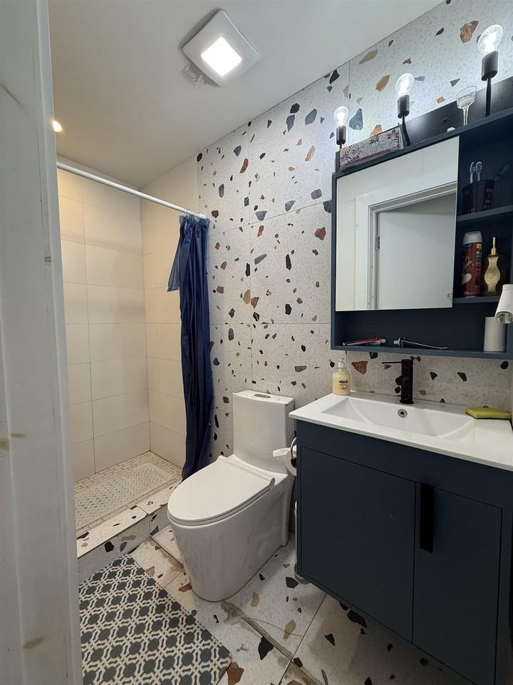 28 E 47th St #1 - Photo 5 of 6