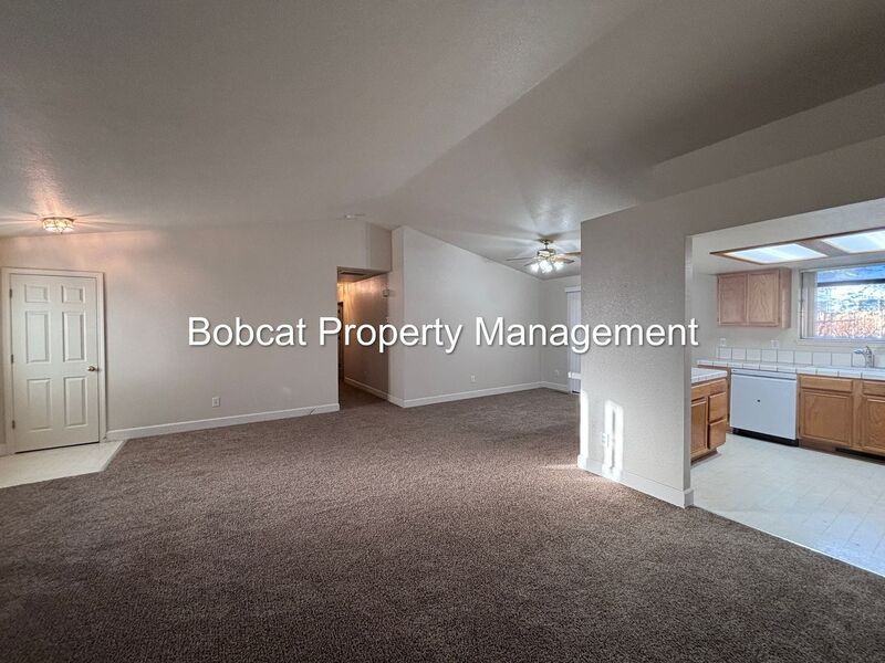 988 Blue Ridge Dr - Photo 4 of 34