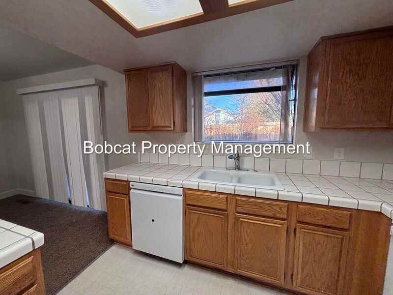 988 Blue Ridge Dr - Photo 6 of 34