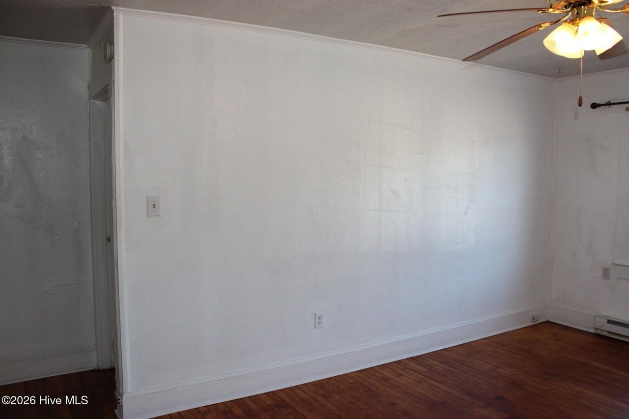 502 E Main St - Photo 4 of 6