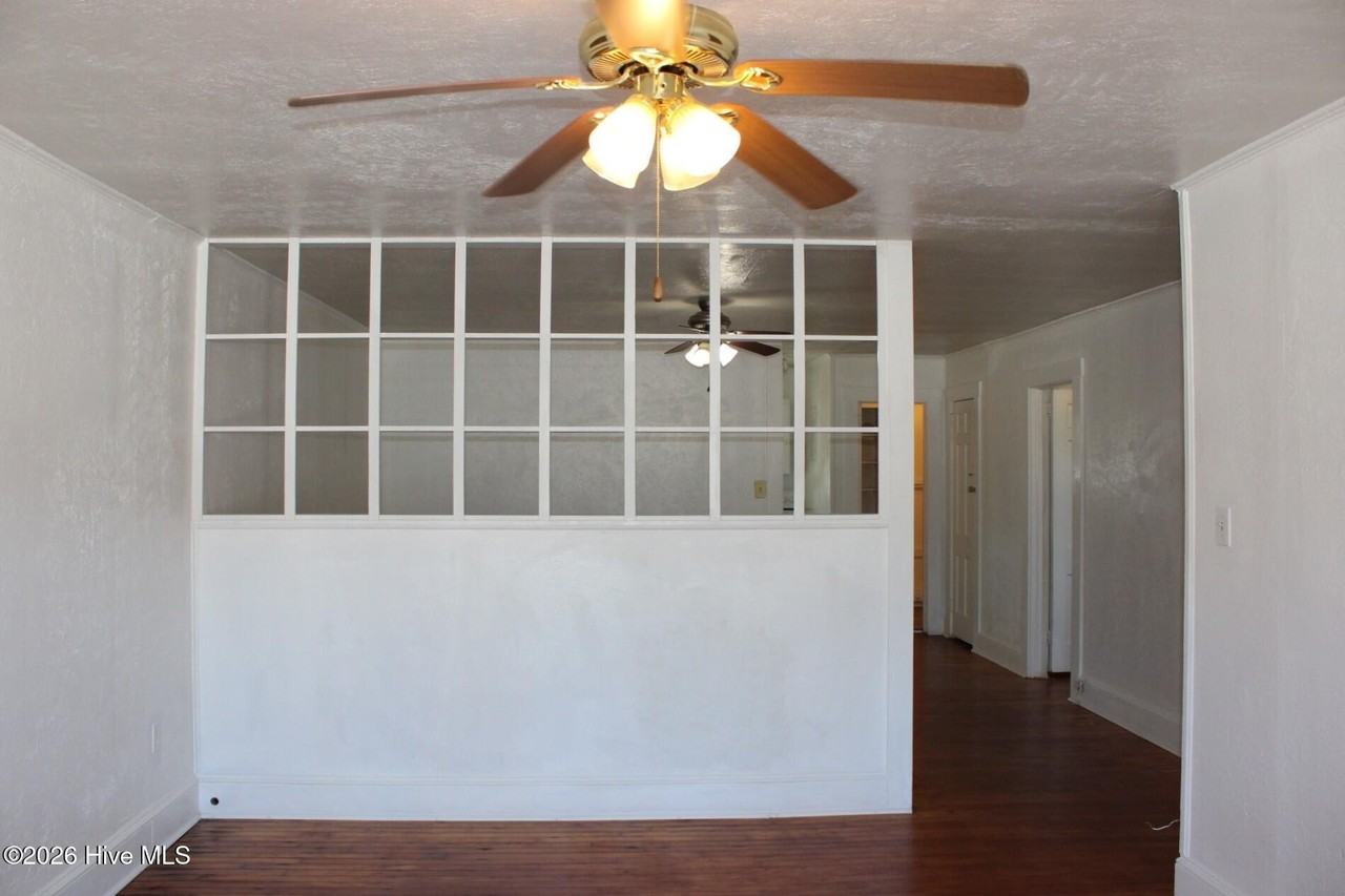 502 E Main St - Photo 5 of 6