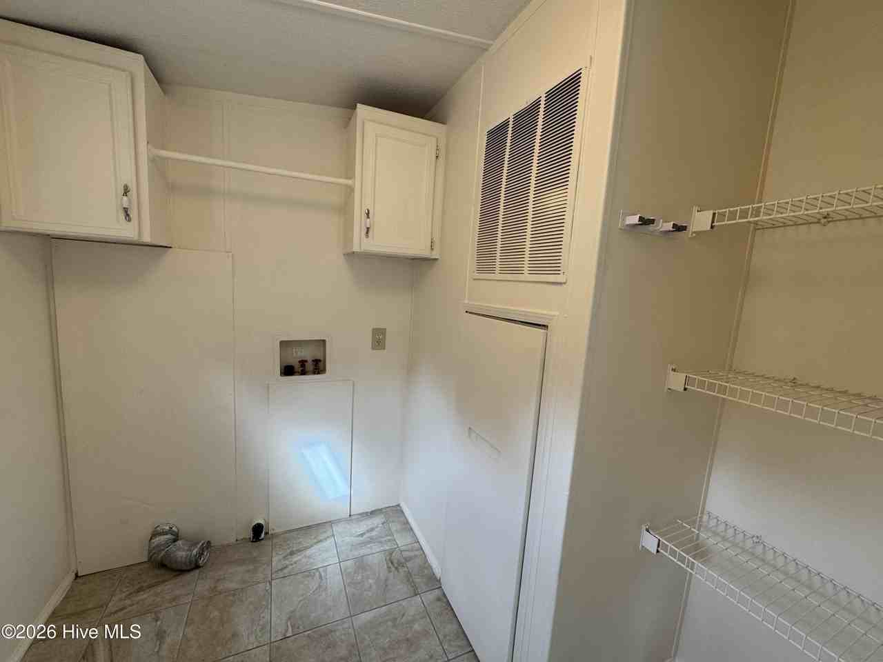 157 Conover St - Photo 7 of 15