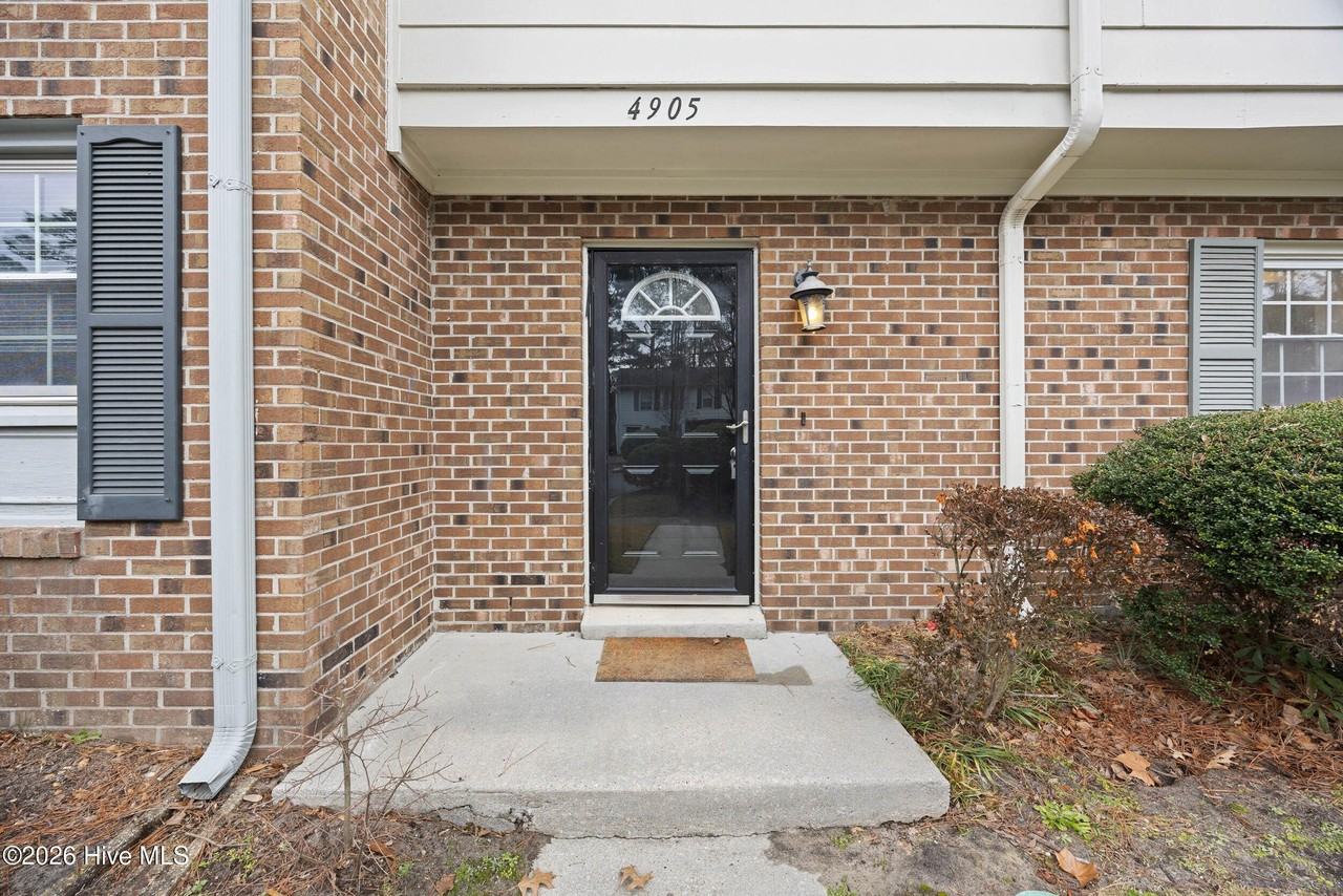 4905 Pompano Ct - Photo 4 of 31