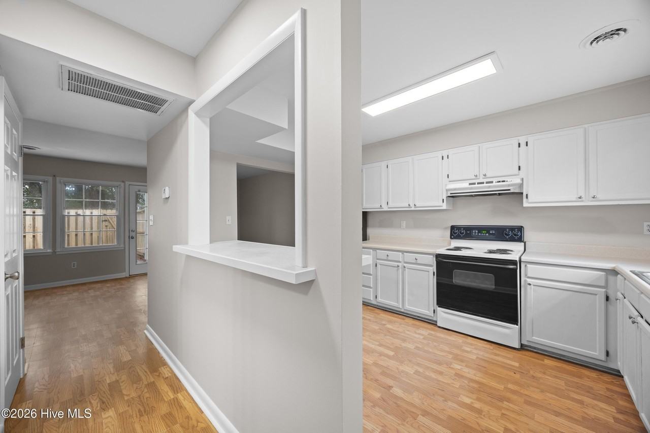 4905 Pompano Ct - Photo 6 of 31