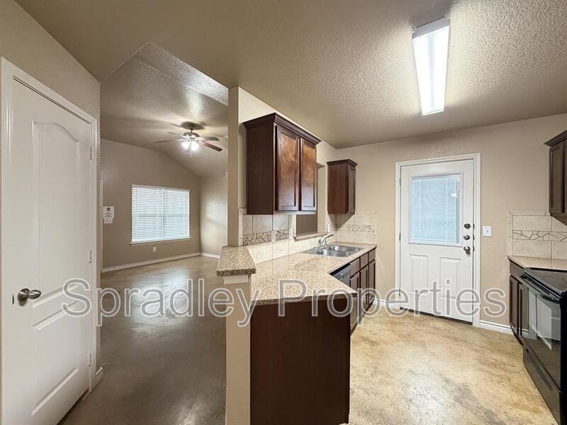 764A E Ridge Blvd - Photo 4 of 13