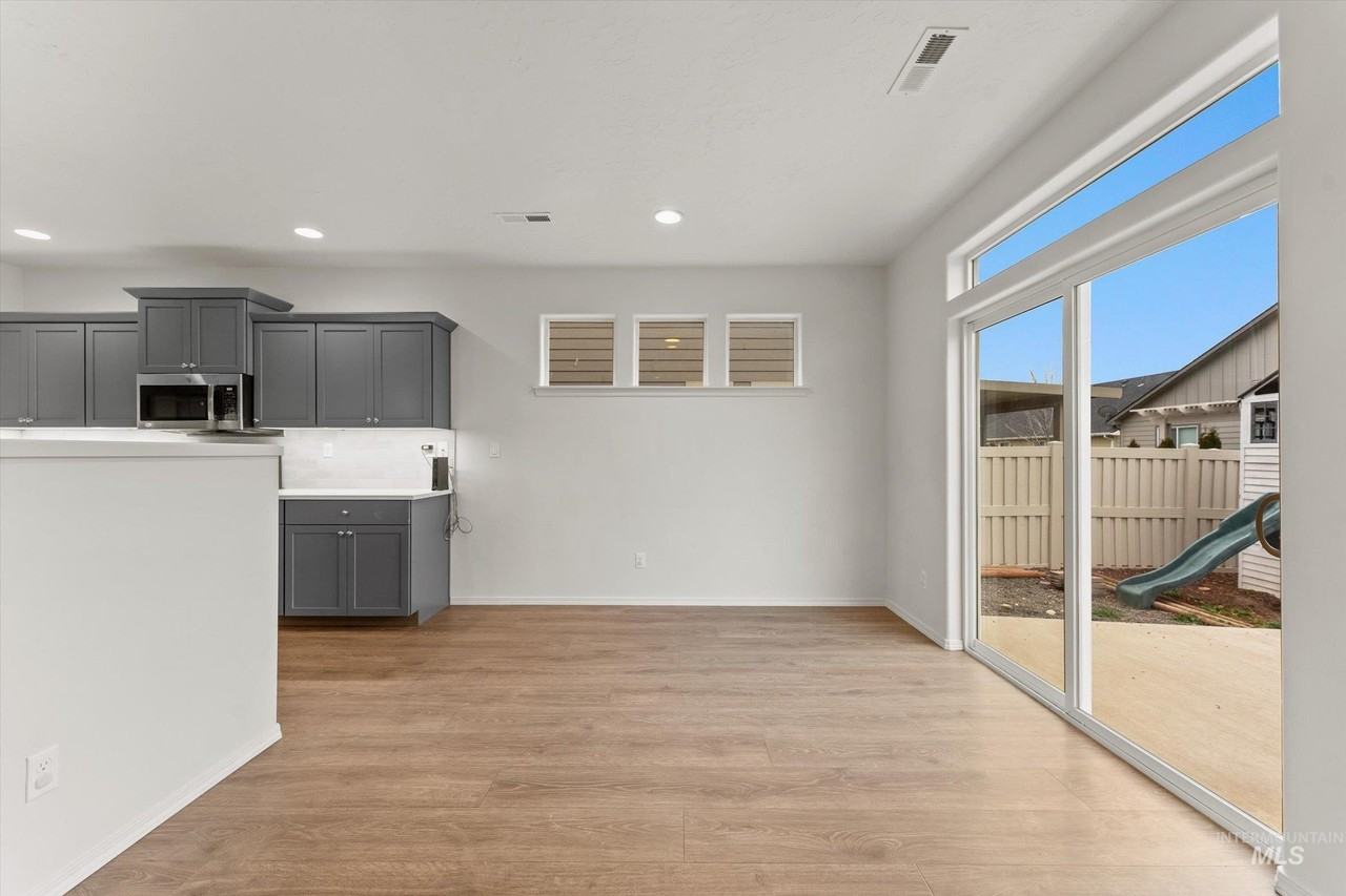 513 Stanley Lake St - Photo 6 of 35