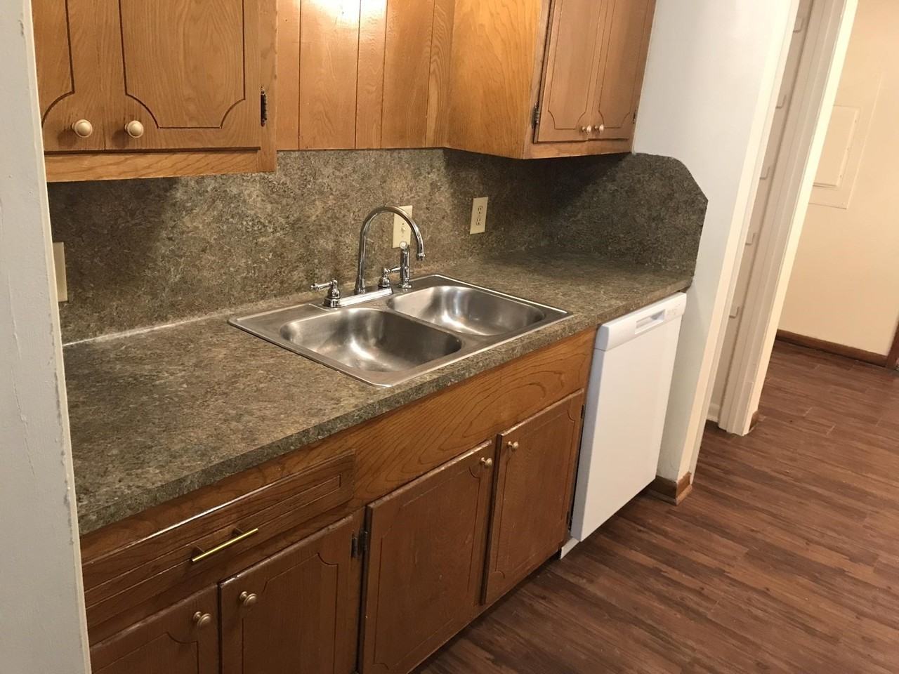 1604A Woodway Ln - Photo 4 of 10