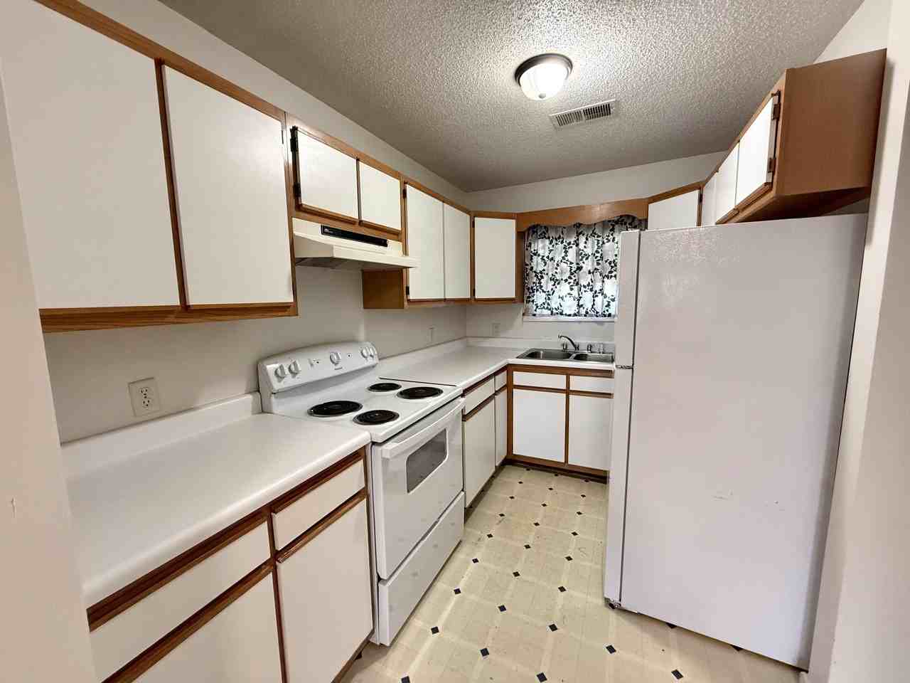 46 Sandalwood Way Apt 2 #2 - Photo 4 of 20