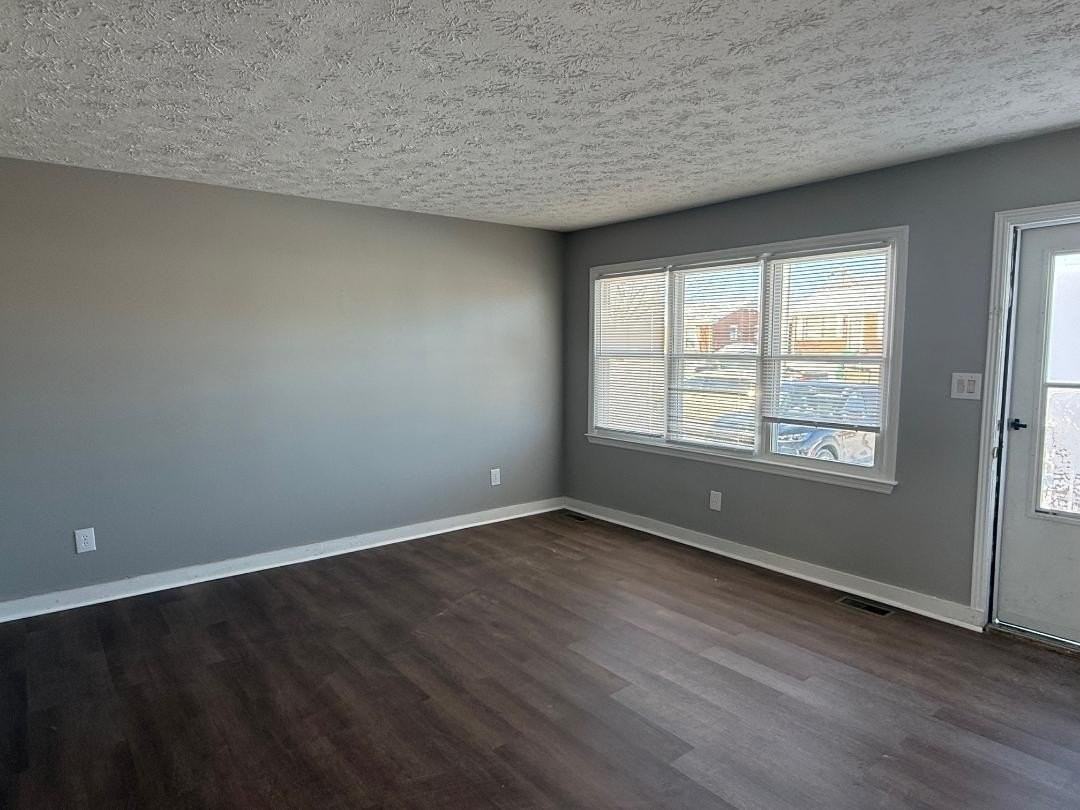 3678 Niagara Dr - Photo 4 of 15