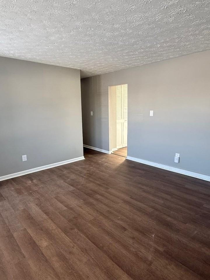 3678 Niagara Dr - Photo 5 of 15