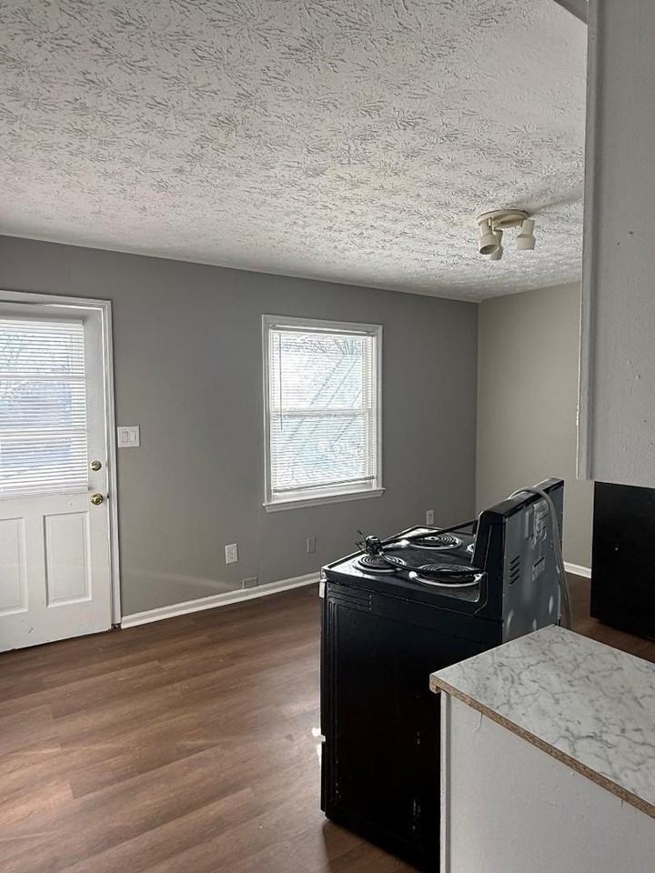 3678 Niagara Dr - Photo 7 of 15