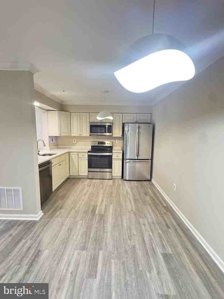 13927 Highstream Pl - Photo 5 of 10