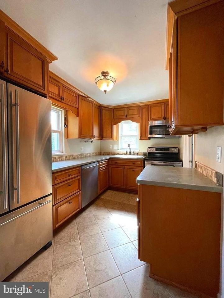 7007 Grove Rd - Photo 5 of 15