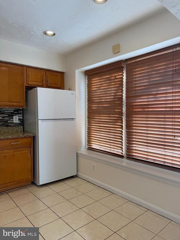 5719 Independence Cir - Photo 4 of 18