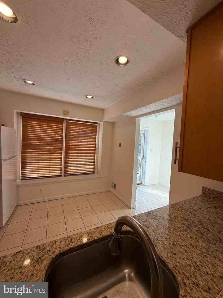 5719 Independence Cir - Photo 5 of 18