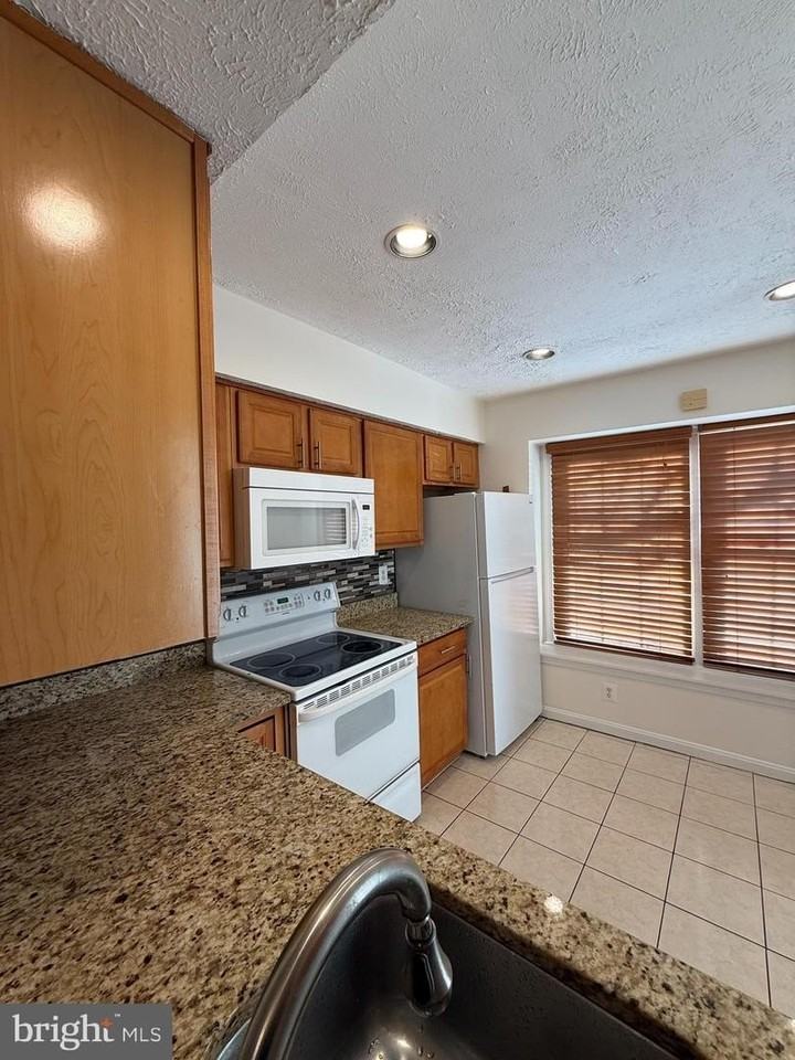 5719 Independence Cir - Photo 6 of 18