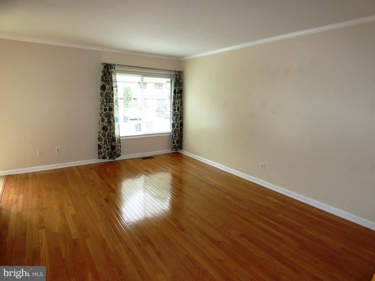 2253 Coppersmith Sq - Photo 4 of 26