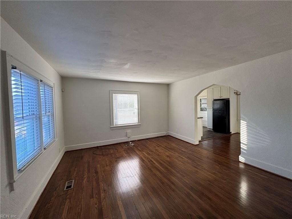 956 Norview Ave - Photo 2 of 19