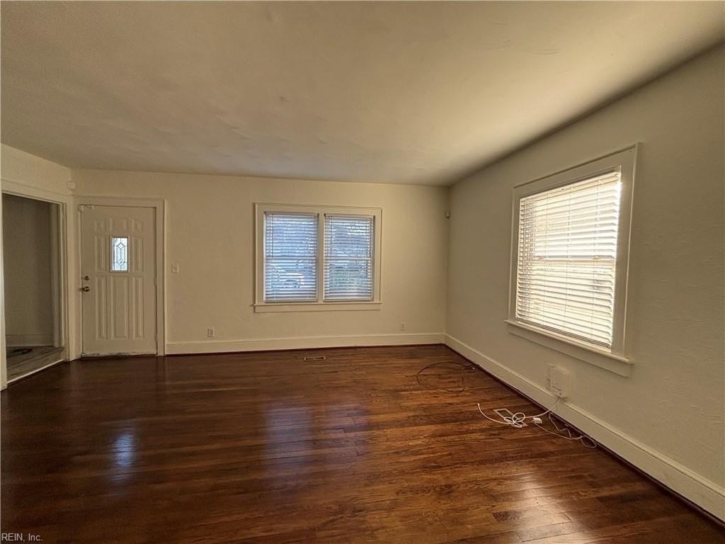 956 Norview Ave - Photo 3 of 19