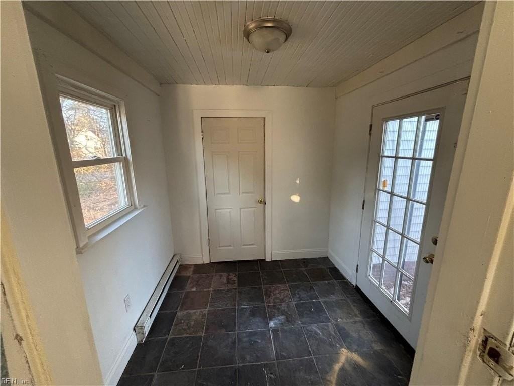 956 Norview Ave - Photo 4 of 19