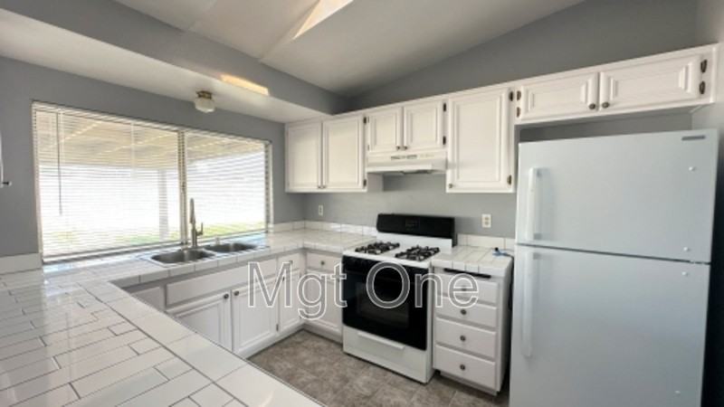 12643 Gorham St - Photo 2 of 20