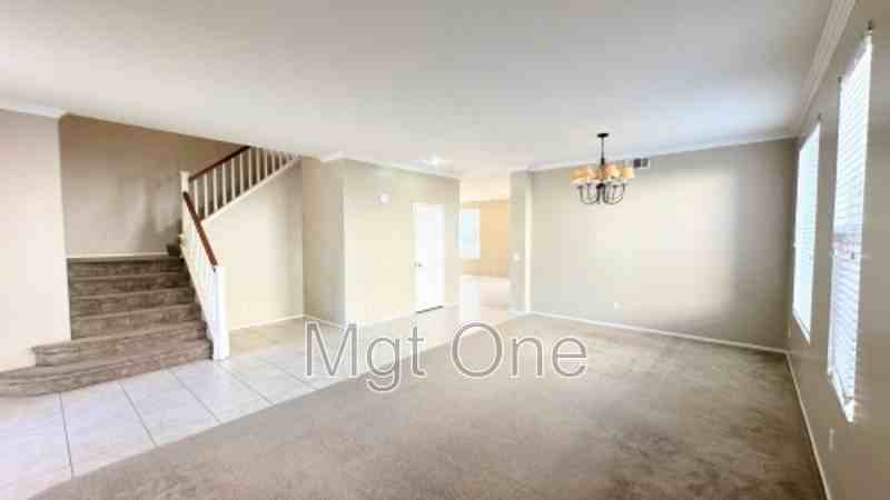 8431 Newburgh St - Photo 6 of 29