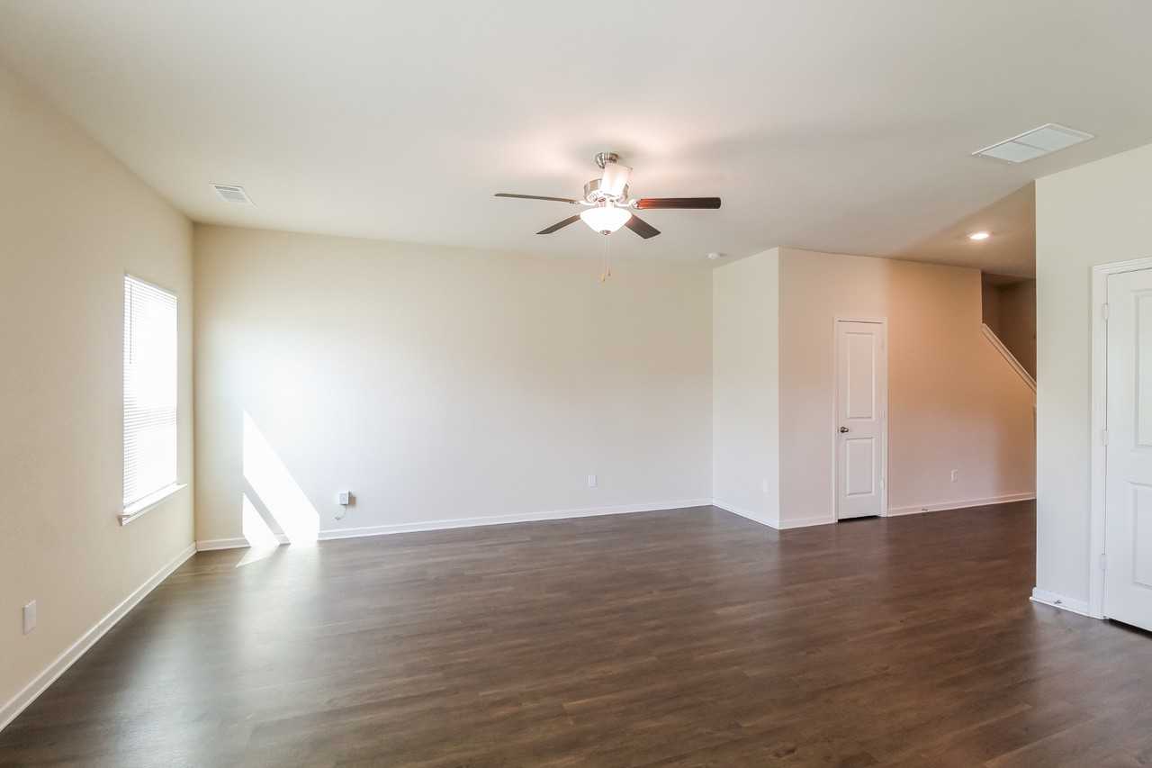 728 Fitzroy Drive - Photo 2 of 20