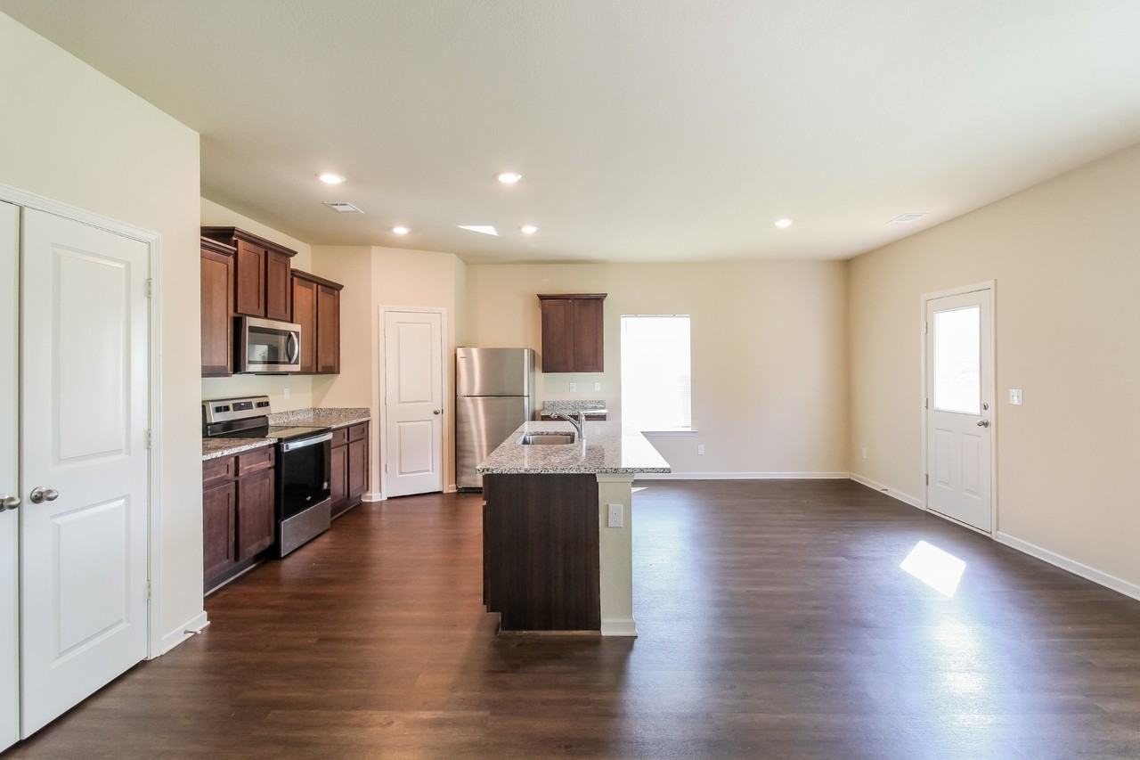 728 Fitzroy Drive - Photo 3 of 20