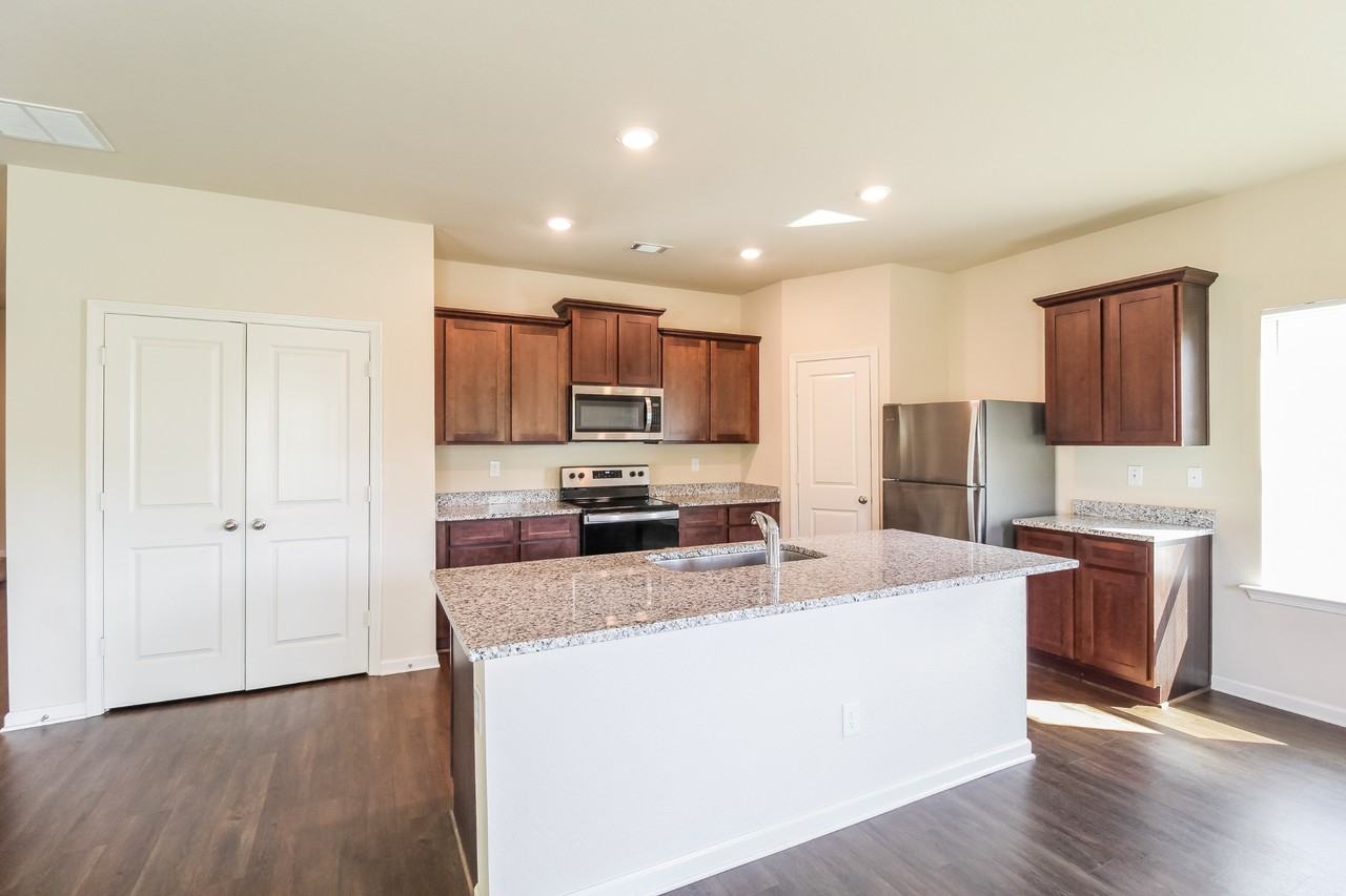 728 Fitzroy Drive - Photo 5 of 20