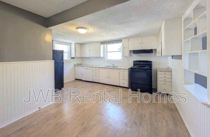 8920 2nd Ave - Photo 4 of 18