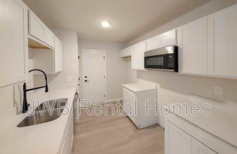 6458 Paragon St - Photo 4 of 19