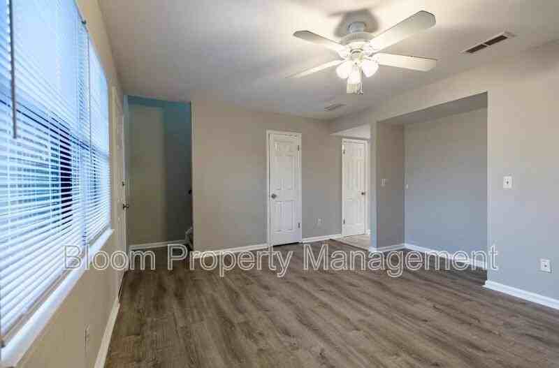 579 Travelers Blvd - Photo 4 of 20