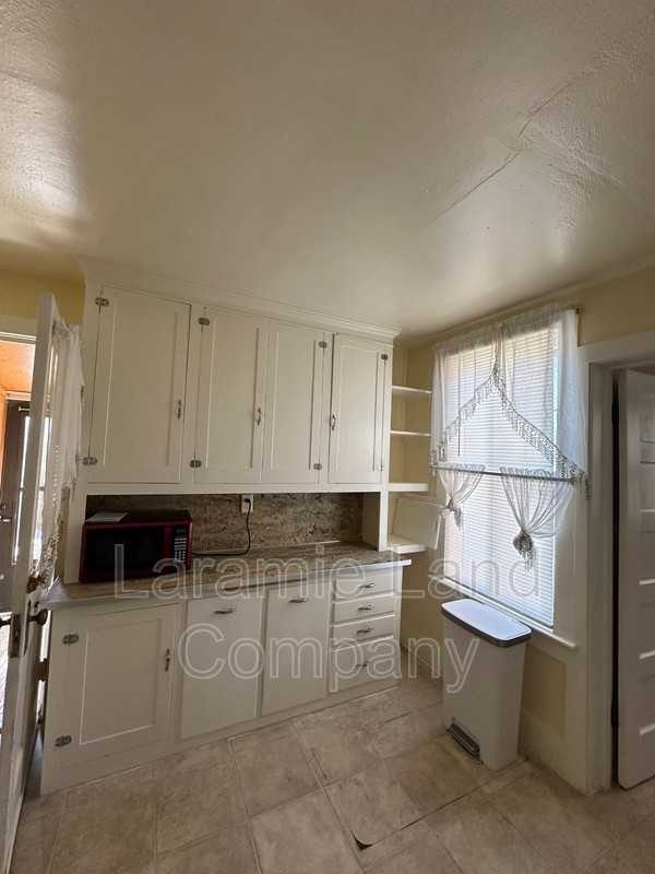 154 1/2 N Hodgeman St - Photo 3 of 9